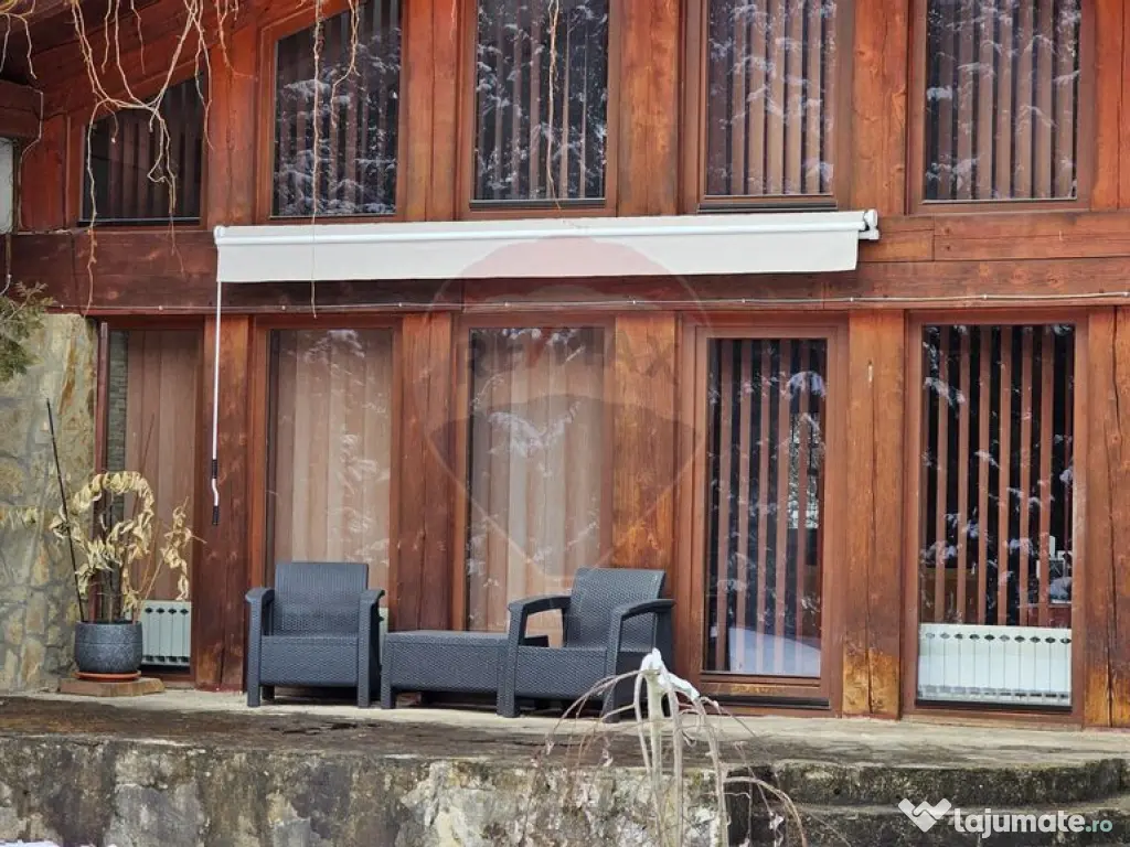 Vilă de lux cu 4 camere de vânzare în Câmpulung Moldo... 