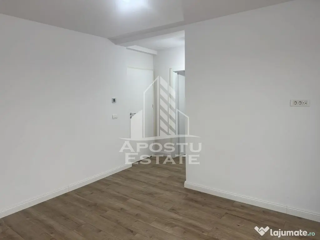 Duplex despărțit prin garaj și camera tehnică în Gia...