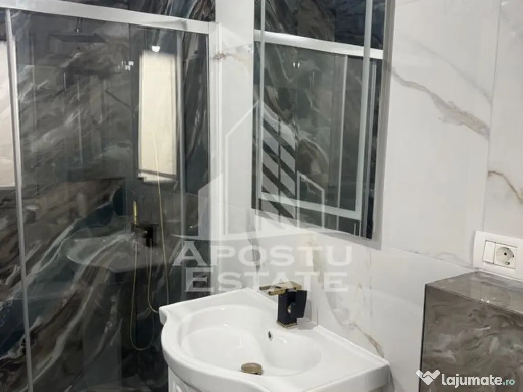 Duplex despărțit prin garaj și camera tehnică în Gia...