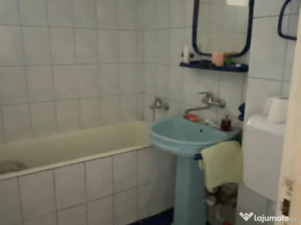 Apartament 3 camere, semidecomandat, et 4/4, Zona Democratie 