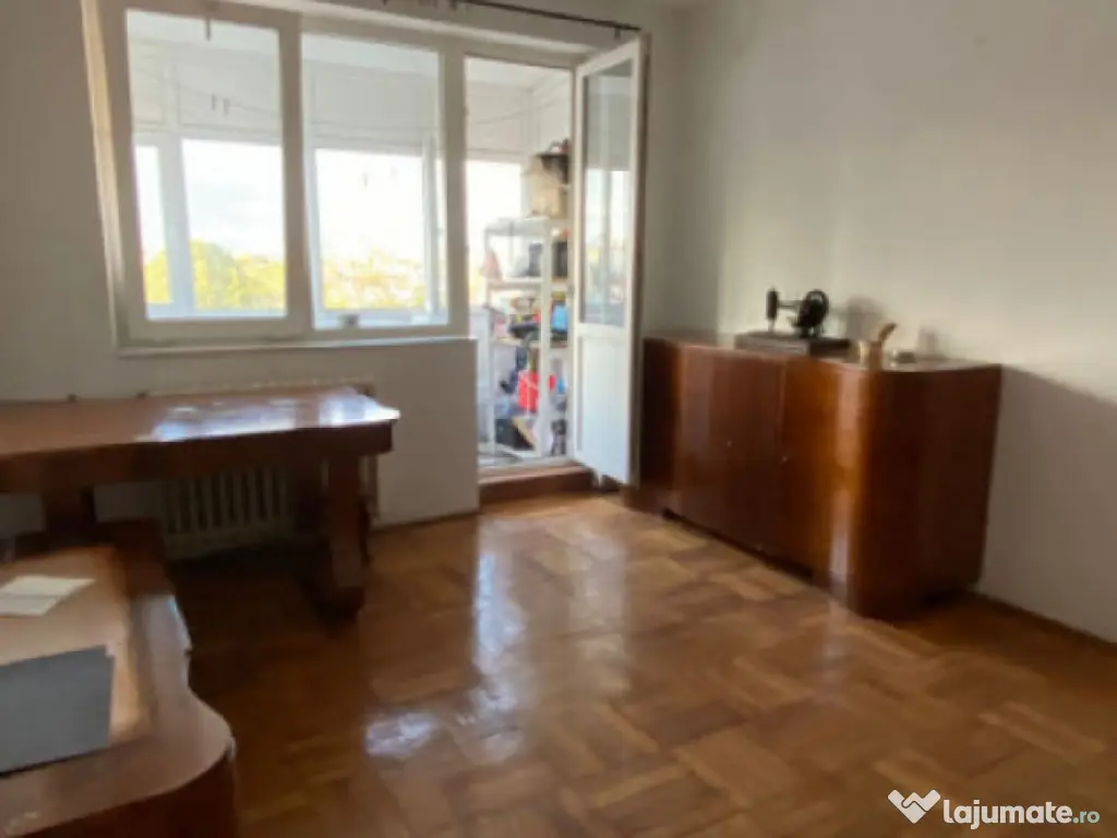 Apartament 3 camere, semidecomandat, et 4/4, Zona Democratie 