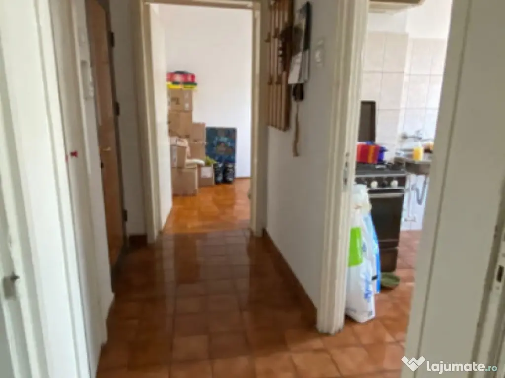 Apartament 3 camere, semidecomandat, et 4/4, Zona Democratie 