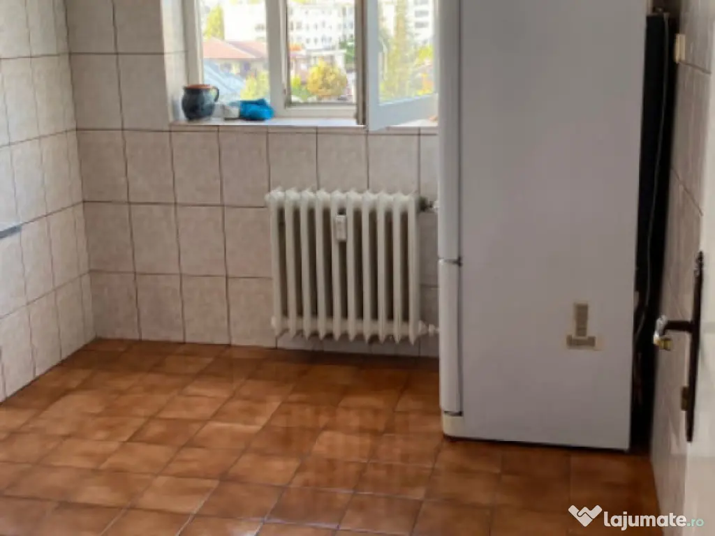 Apartament 3 camere, semidecomandat, et 4/4, Zona Democratie 