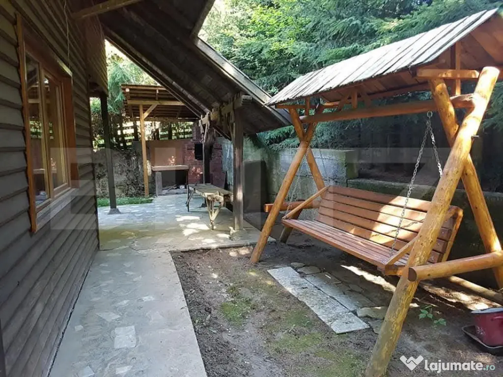 Cabana de vanzare, cu 4 camere, 100 mp, zona Piatra Fantanel