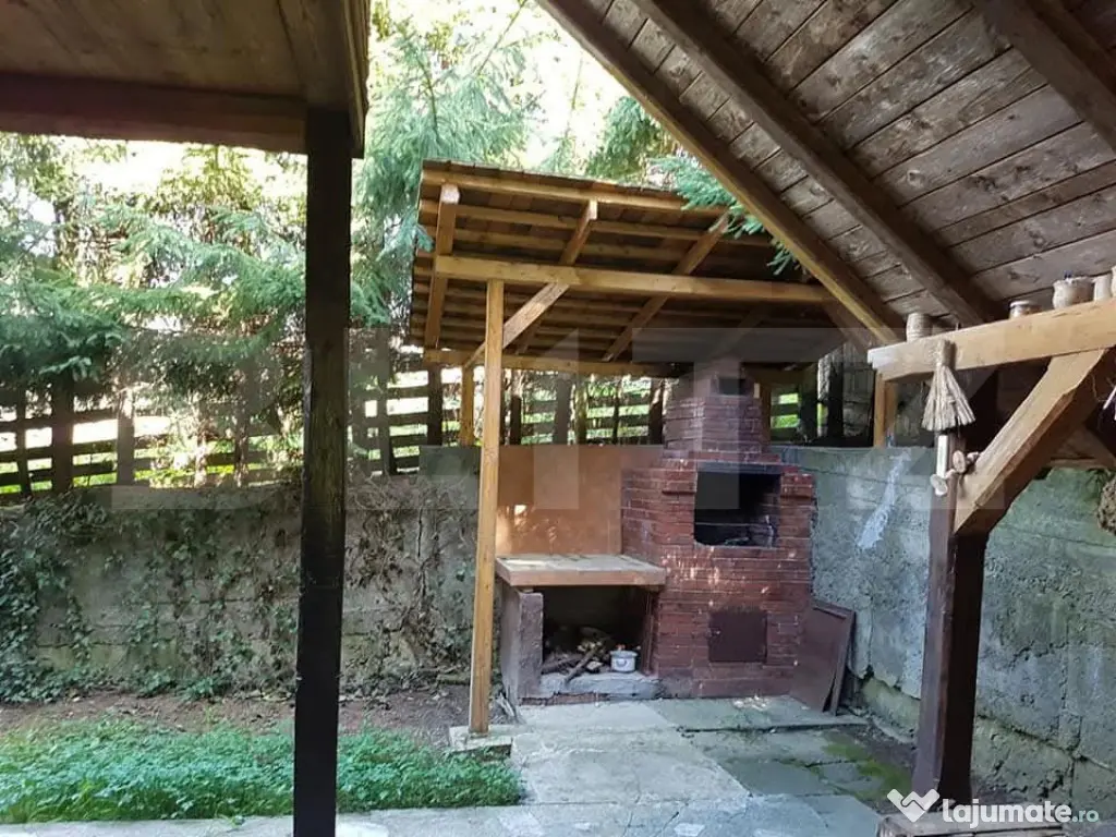 Cabana de vanzare, cu 4 camere, 100 mp, zona Piatra Fantanel