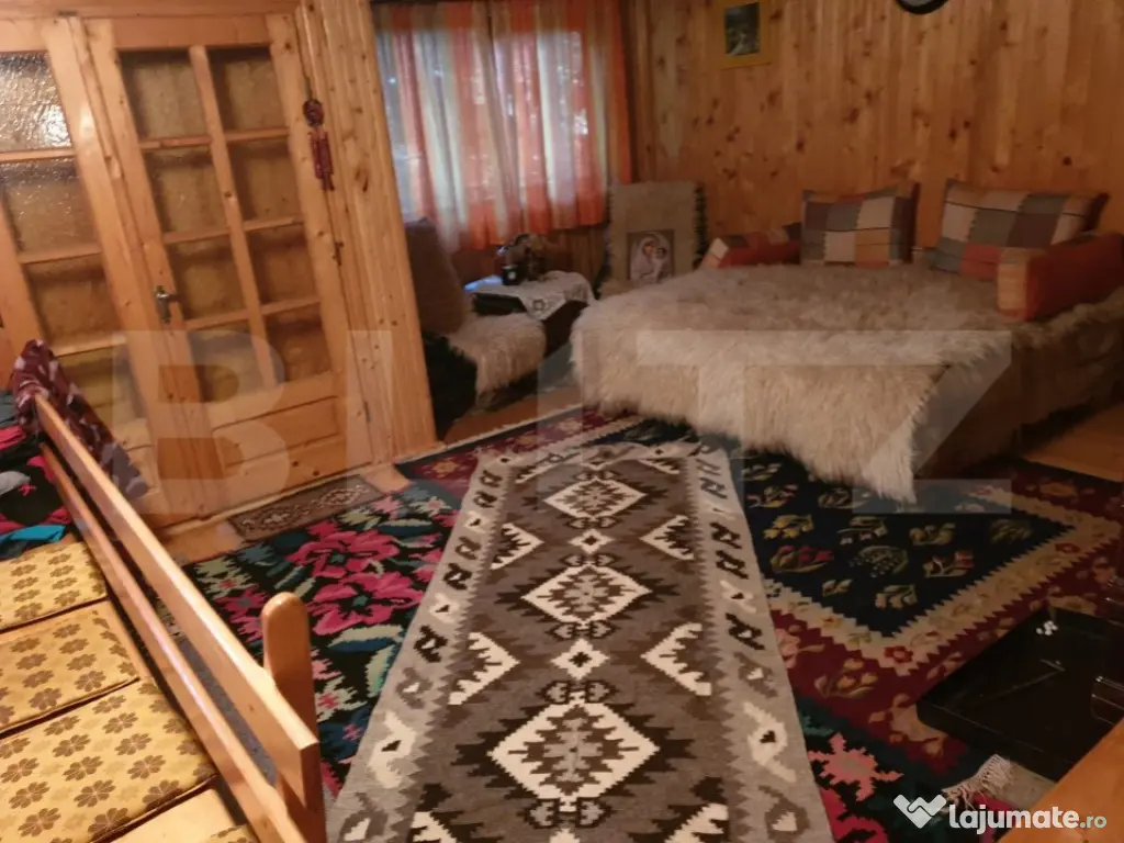 Cabana de vanzare, cu 4 camere, 100 mp, zona Piatra Fantanel