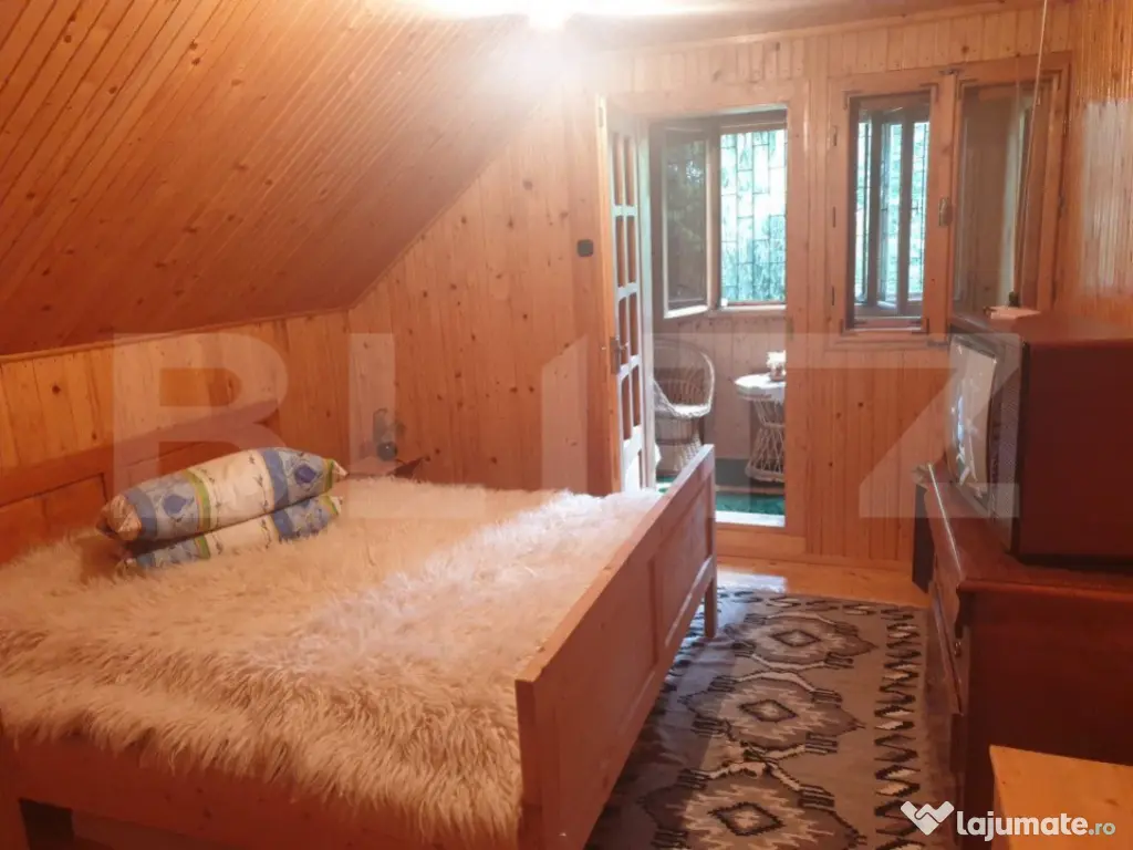 Cabana de vanzare, cu 4 camere, 100 mp, zona Piatra Fantanel