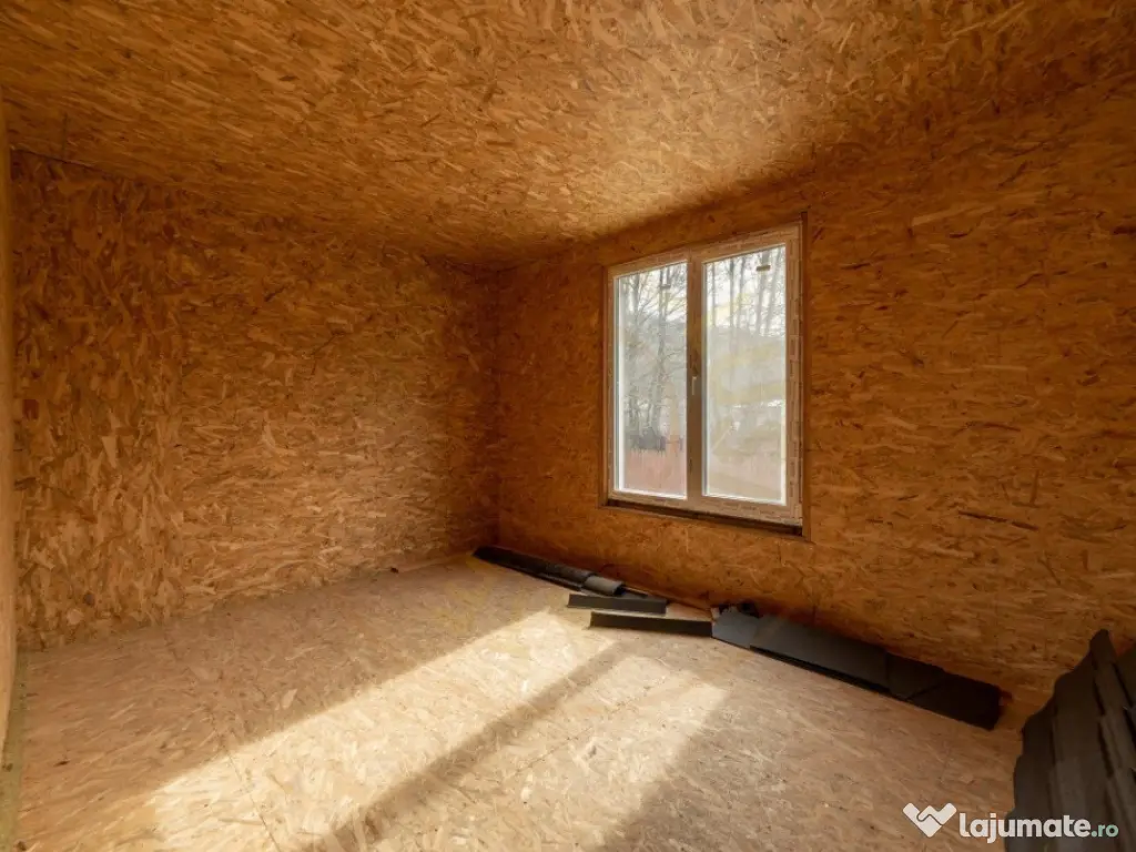 Casă modernă cu 5 camere într-o zonă liniștită de deal 