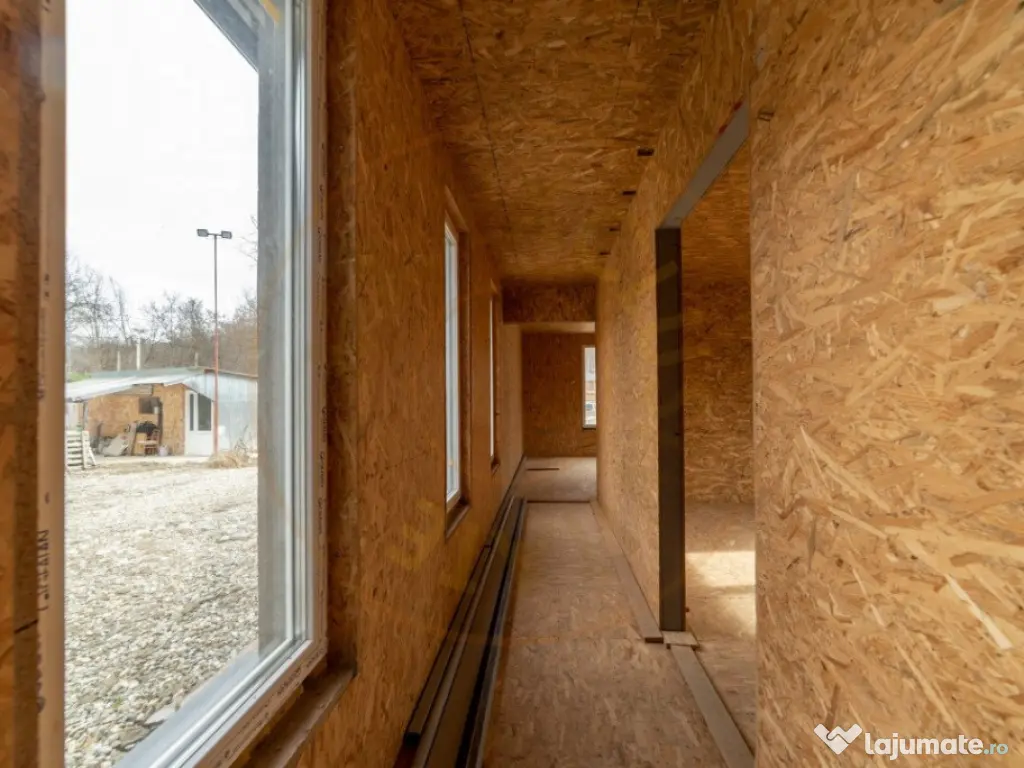 Casă modernă cu 5 camere într-o zonă liniștită de deal 