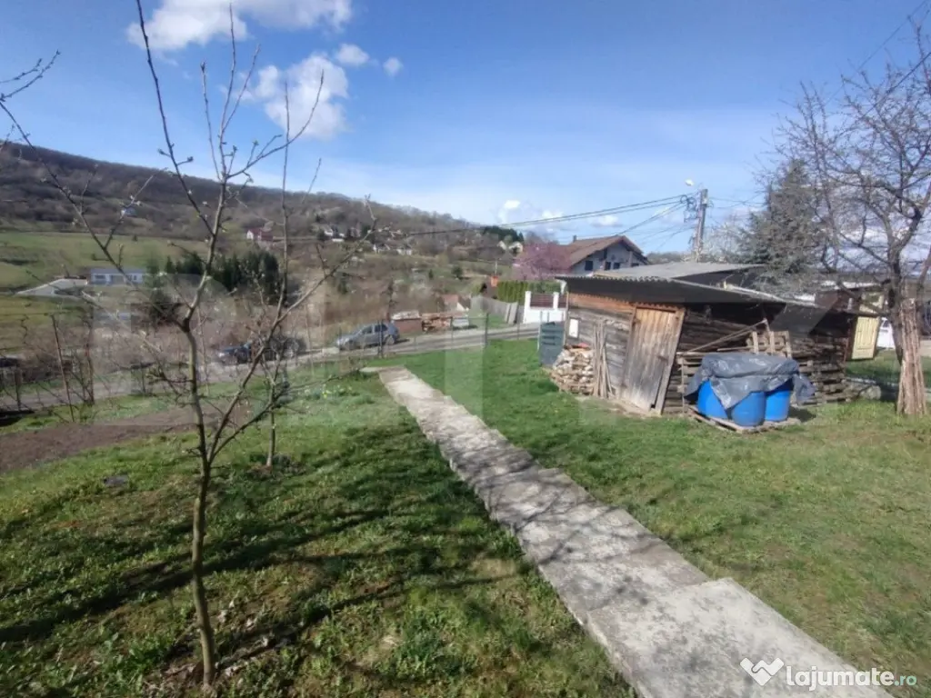 EXCLUSIVITATE! Casa cu 4 camere, 130 mp, 20 ari teren, zona