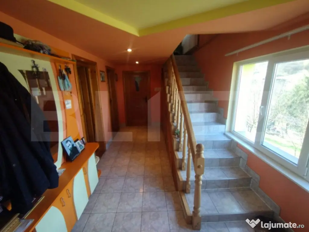 EXCLUSIVITATE! Casa cu 4 camere, 130 mp, 20 ari teren, zona