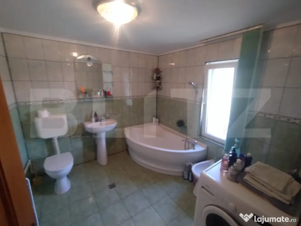 EXCLUSIVITATE! Casa cu 4 camere, 130 mp, 20 ari teren, zona