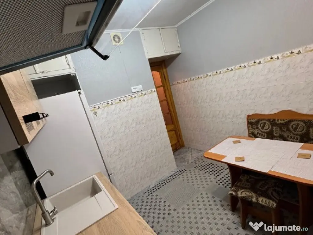 De inchiriat 2 camere in zona Zizin