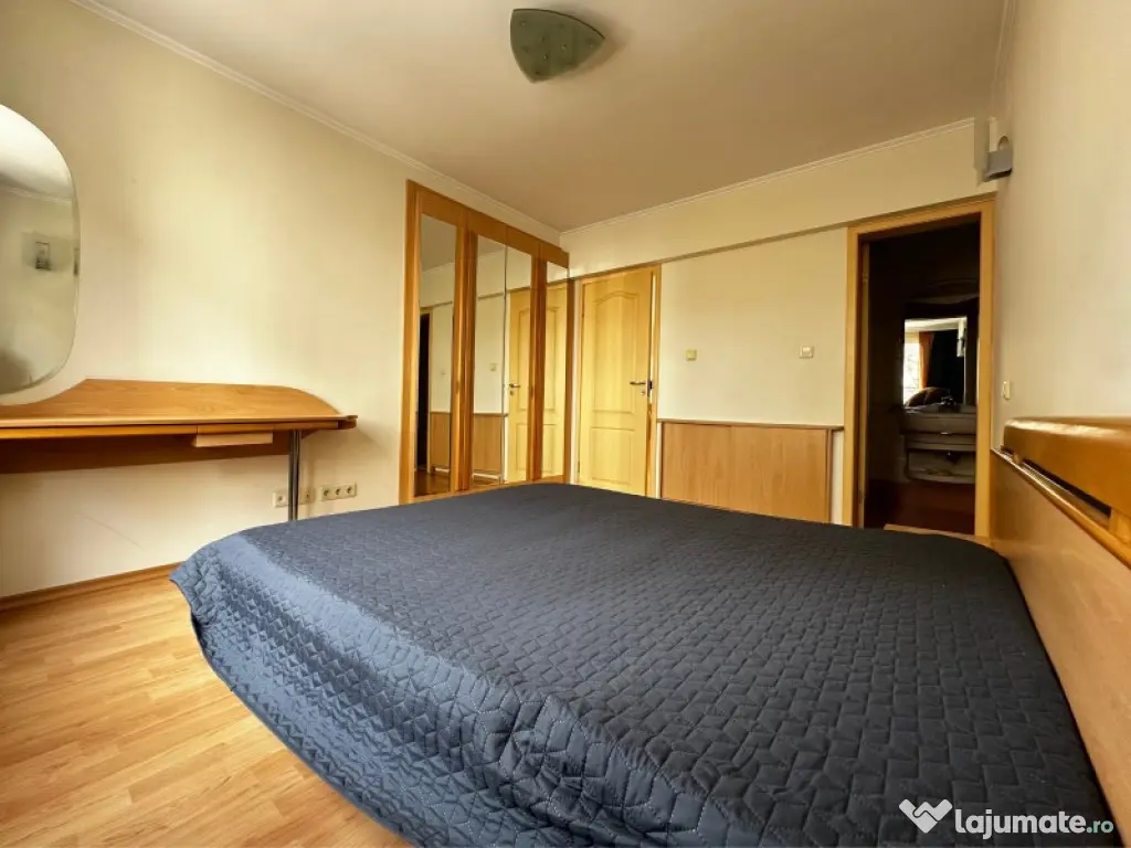 Spre vanzare 3 camere in zona Florilor