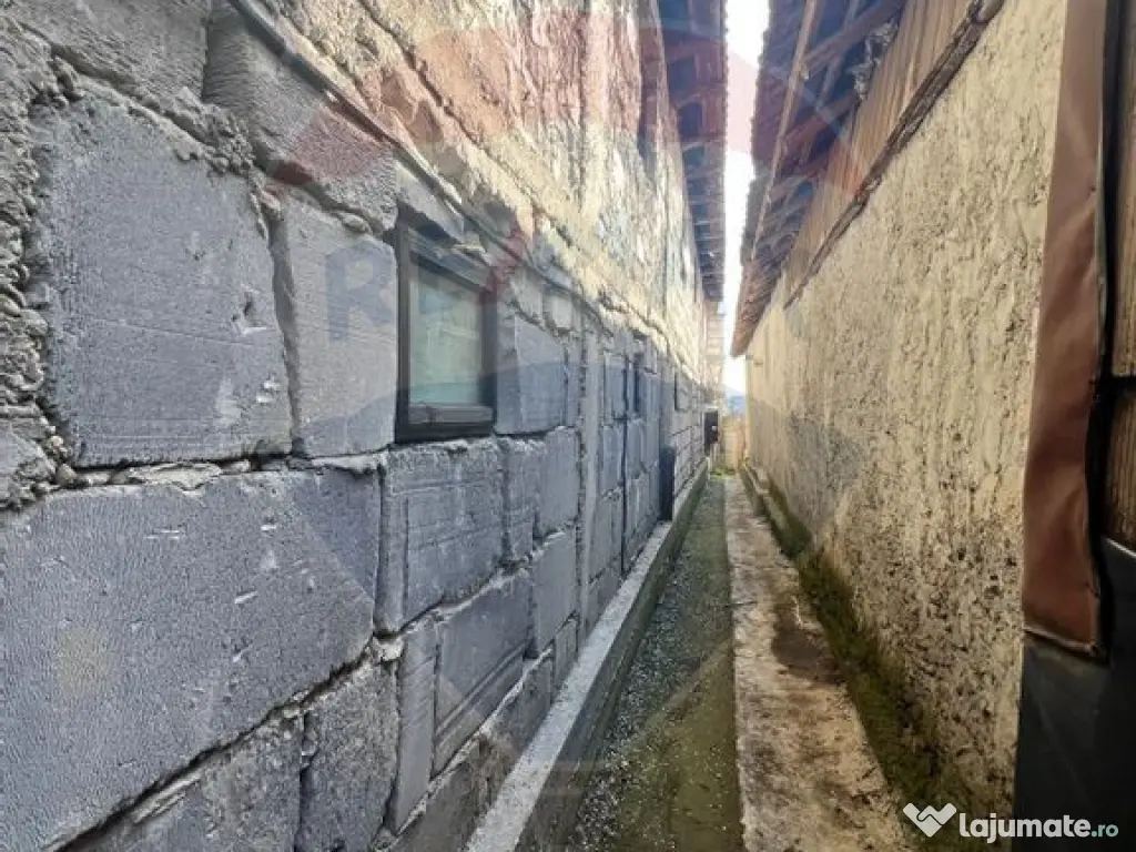 Casă cu 6 camere de vânzare 