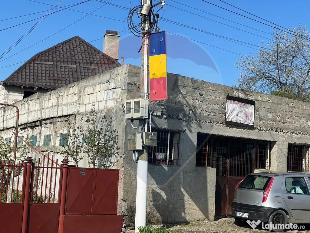 Casă cu 6 camere de vânzare 