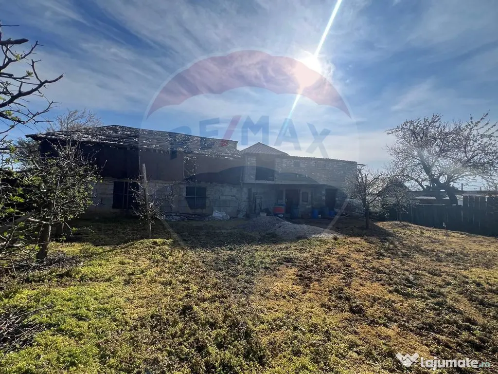 Casă cu 6 camere de vânzare 