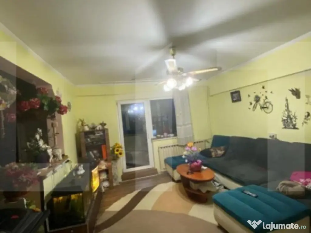 Apartament de vanzare, cu 5 camere, zona 300 Micalaca