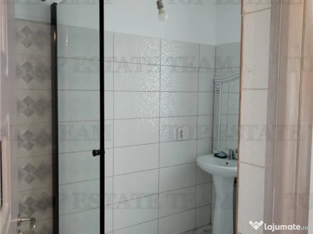 Vila individuala cu 5 camere, 2 terase, 4 locuri de parcare 