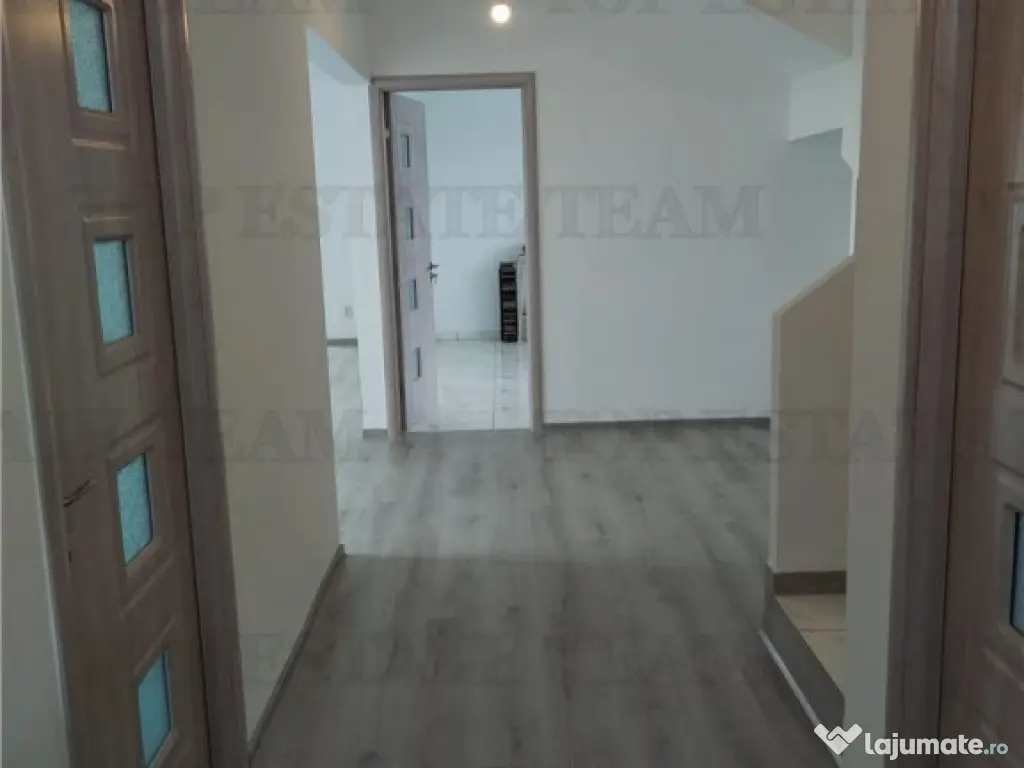 Vila individuala cu 5 camere, 2 terase, 4 locuri de parcare 