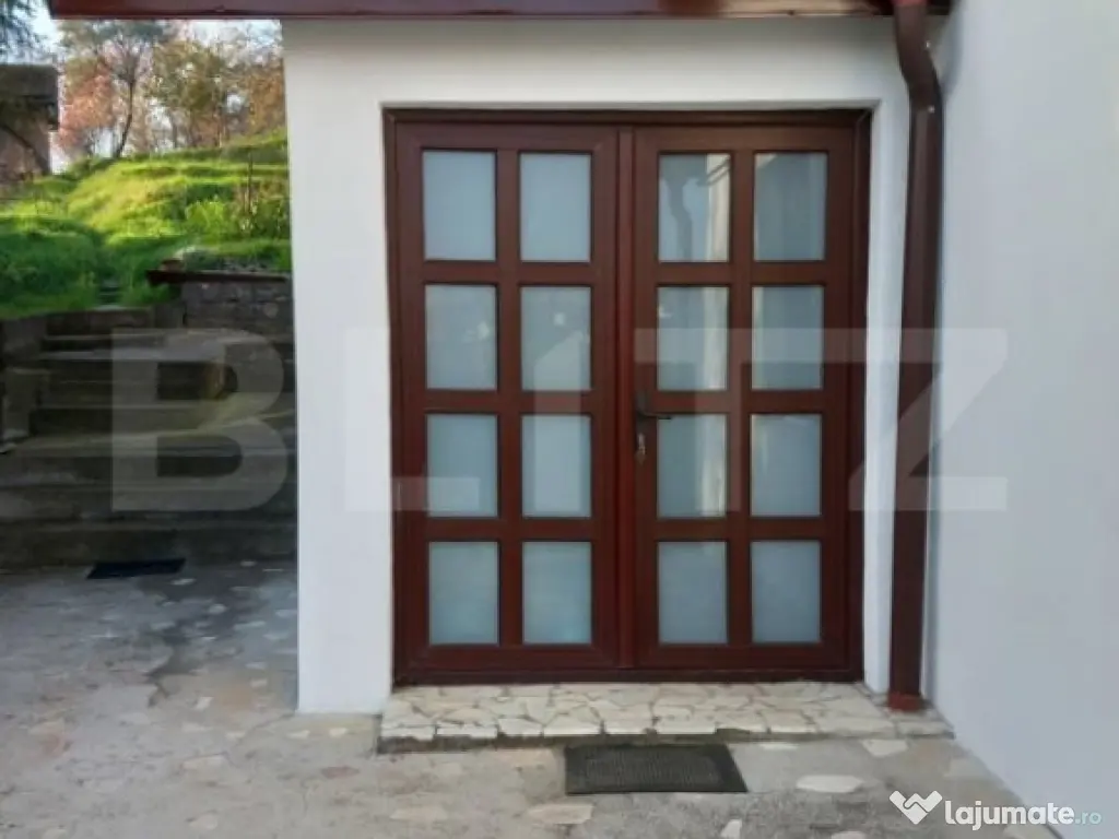 Casă stil mediteranean, 4 camere, 100 mp, 2300 mp teren, zo