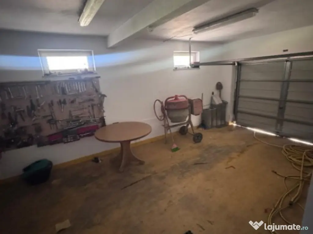 Casa individuala cu 5 camere, 450mp teren, Satu Mare