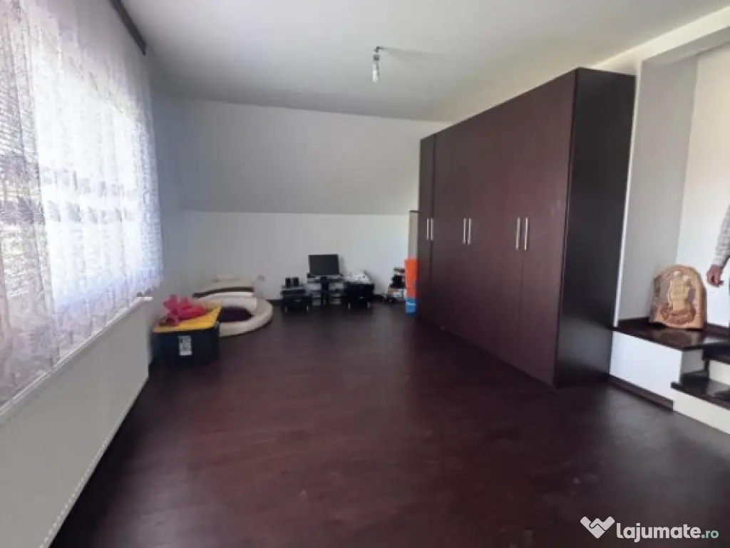 Casa individuala cu 5 camere, 450mp teren, Satu Mare