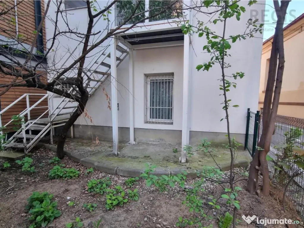 Apartament la casa de 4 camere zona bulevard 15 Noiembrie 