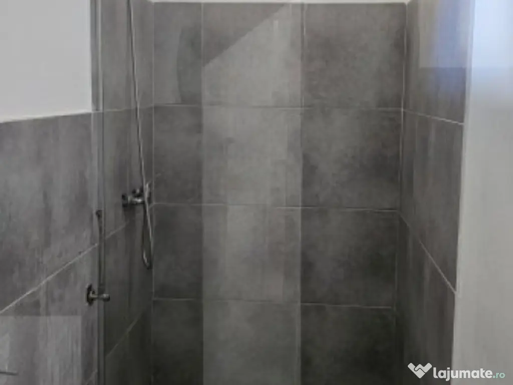 Casa cu 2 apartamente de 3 camere in centru