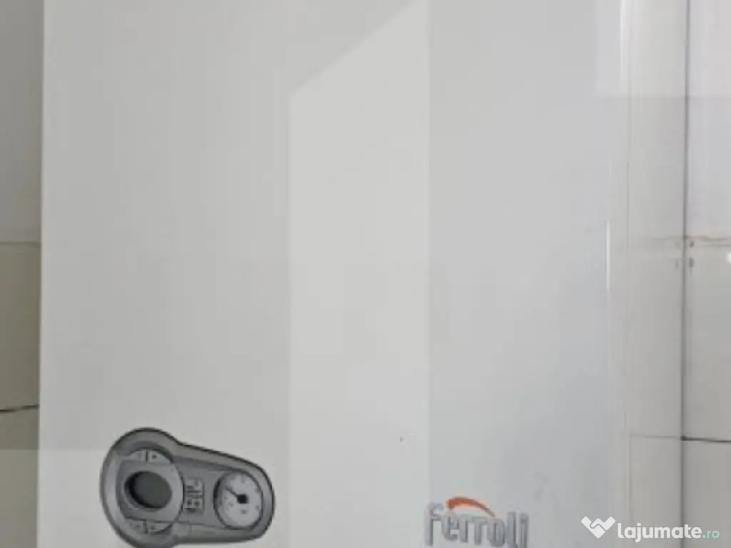 Casa cu 2 apartamente de 3 camere in centru