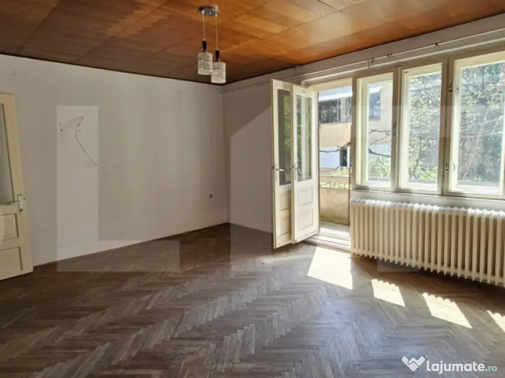 Casa cu 2 apartamente de 3 camere in centru