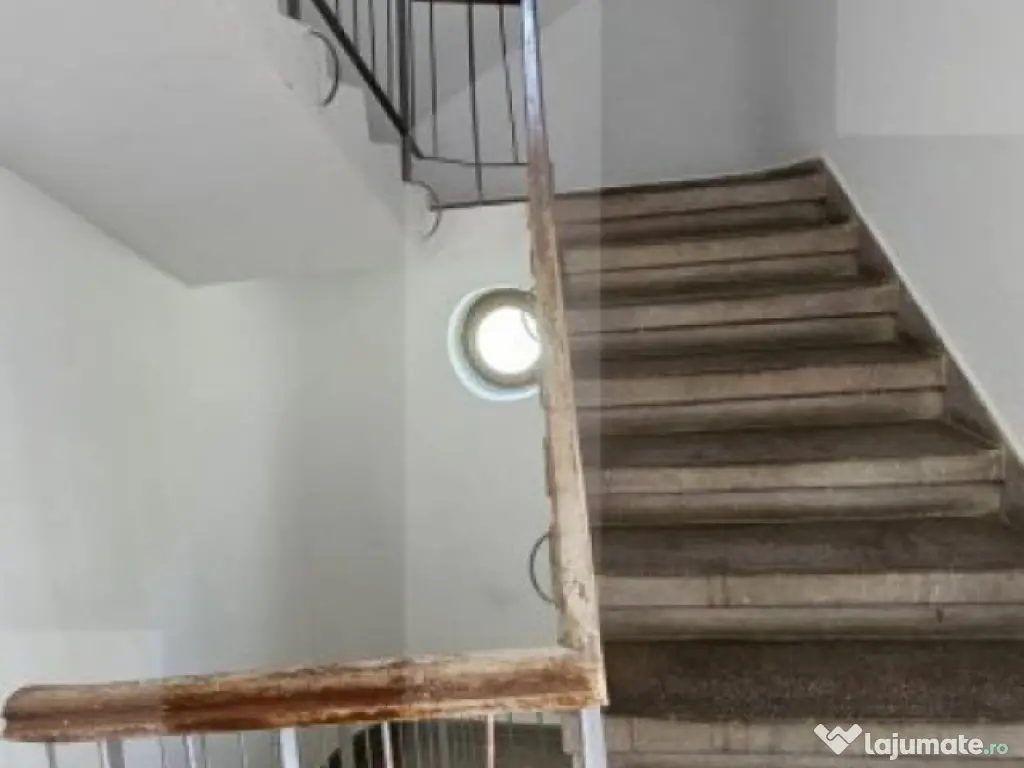 Casa cu 2 apartamente de 3 camere in centru