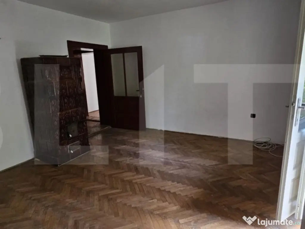 Casa cu 2 apartamente de 3 camere in centru