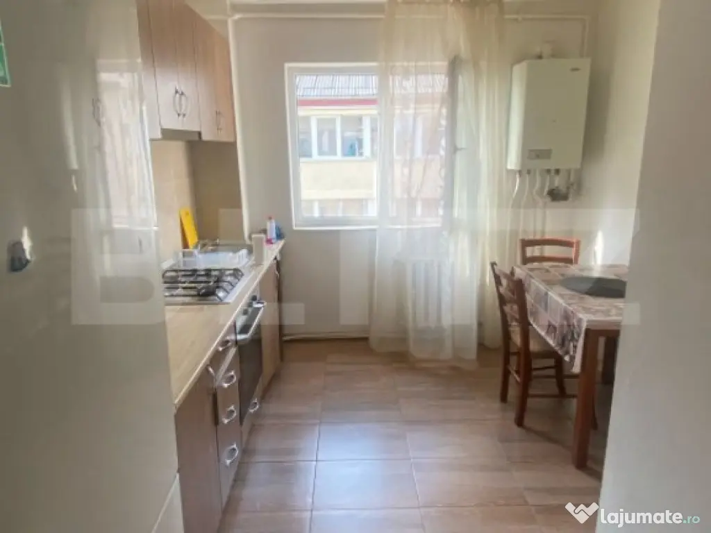 Apartament de vanzare, cu 2 camere, 50 mp, zona Decebal