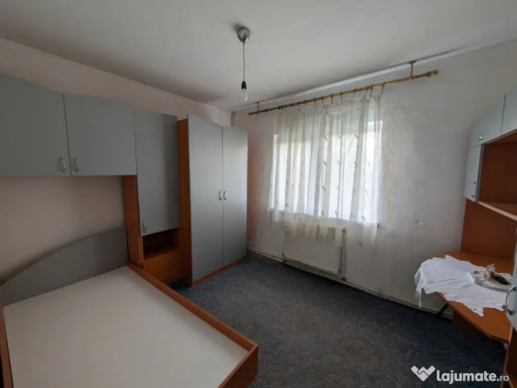 Bucovinei-Lizuca- 3 camere- bloc din 1982 