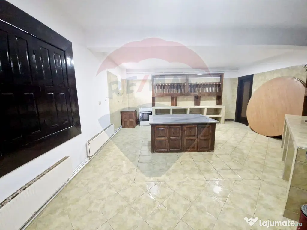 Pensiune Eselnita / 16 camere / Teren - 1448 mp / Ponton 