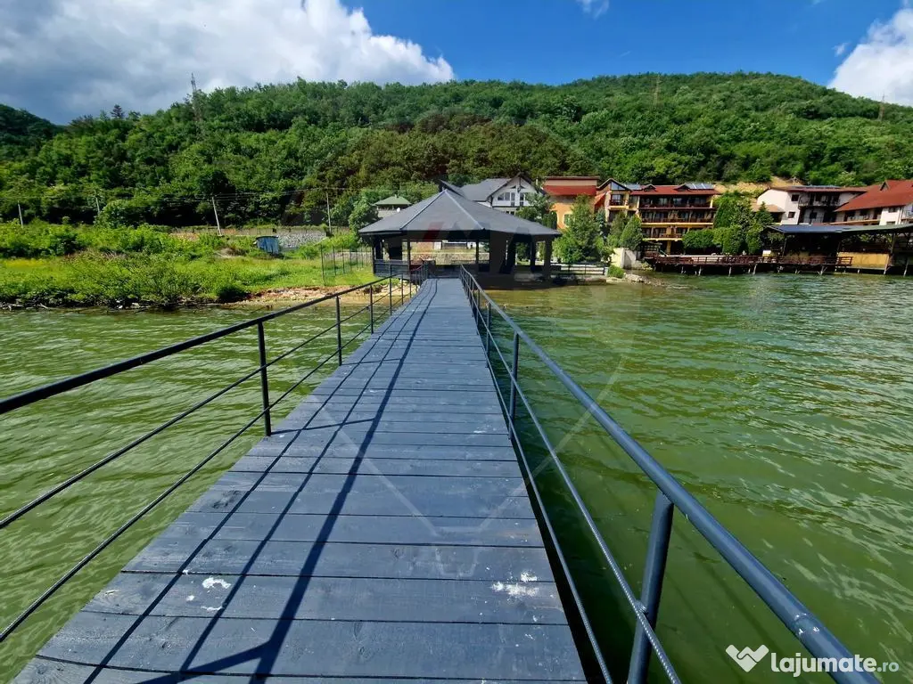 Pensiune Eselnita / 16 camere / Teren - 1448 mp / Ponton 