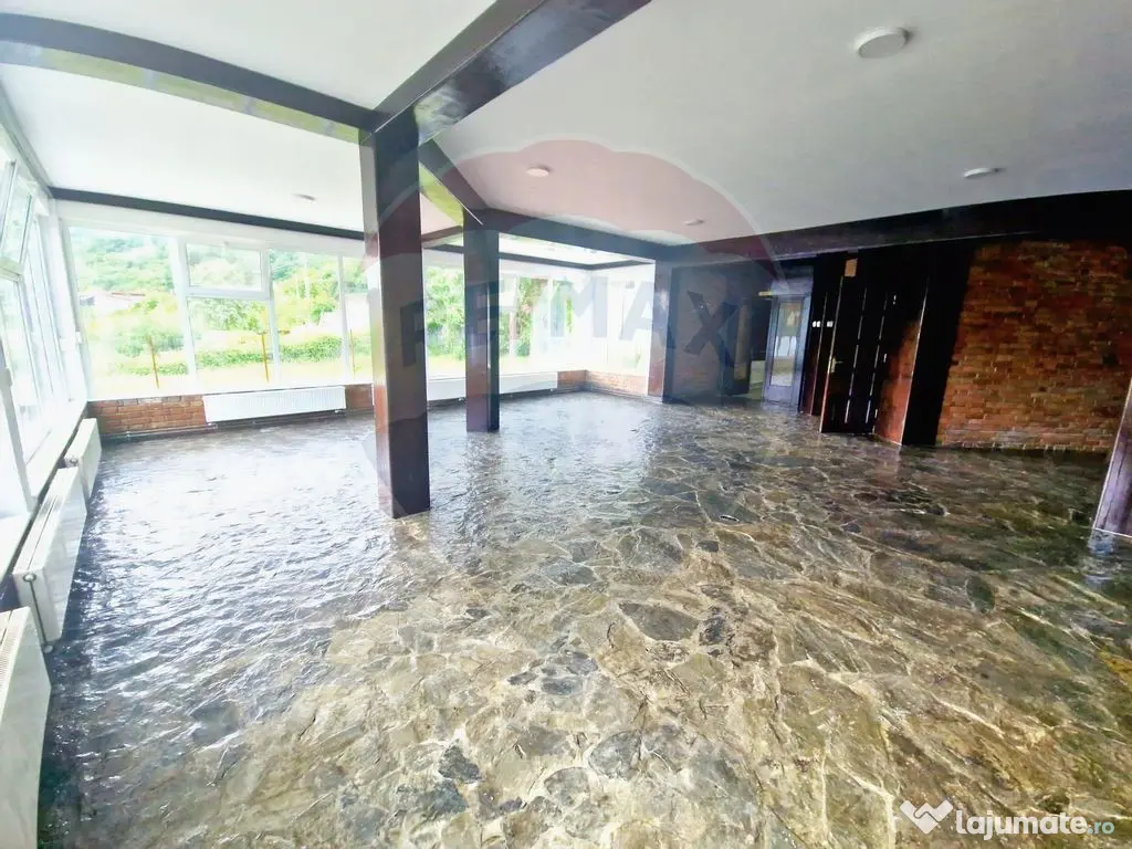 Pensiune Eselnita / 16 camere / Teren - 1448 mp / Ponton 