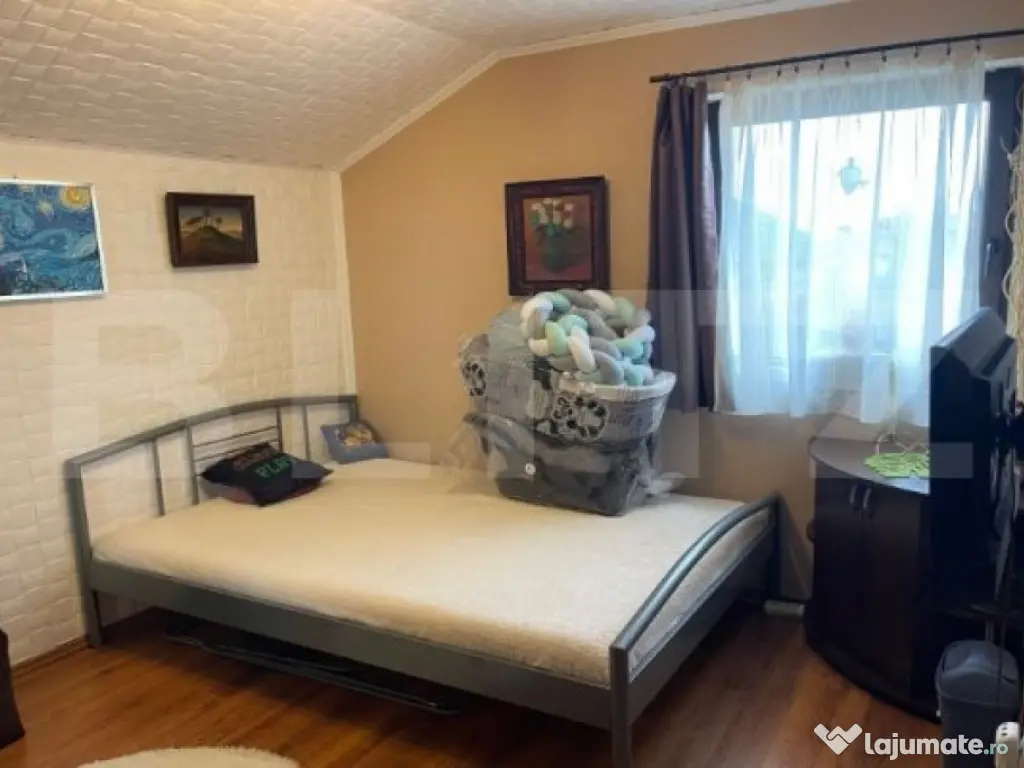 Casa de vanzare, cu 4 camere, 140 mp, zona Strada Dara