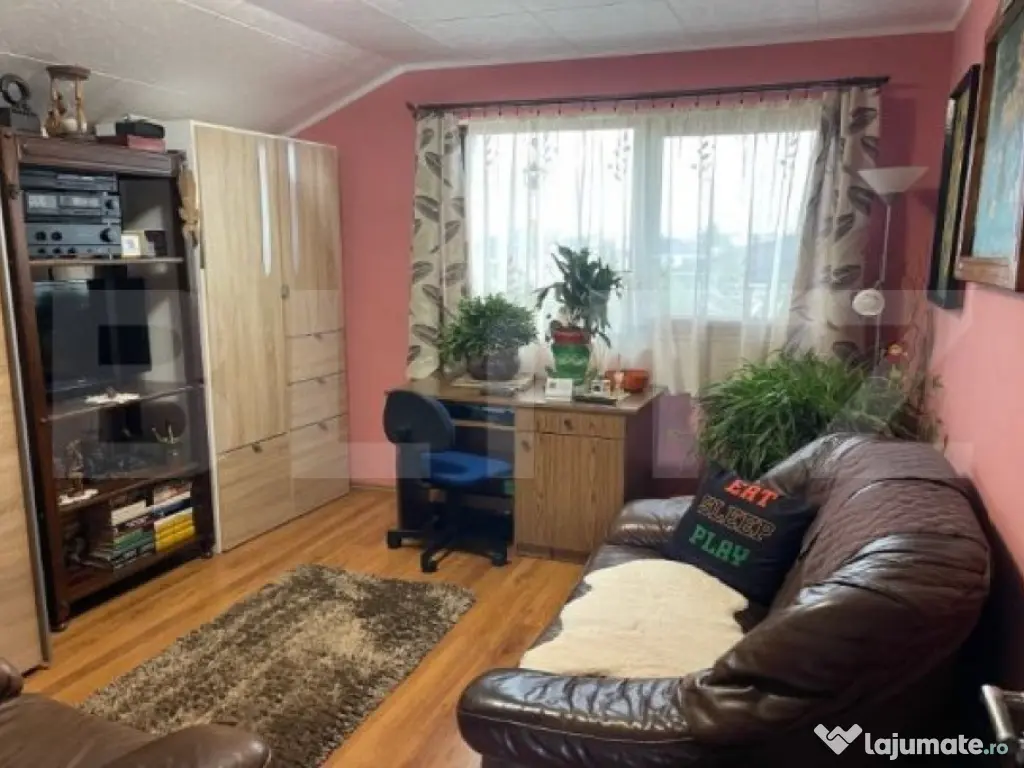 Casa de vanzare, cu 4 camere, 140 mp, zona Strada Dara