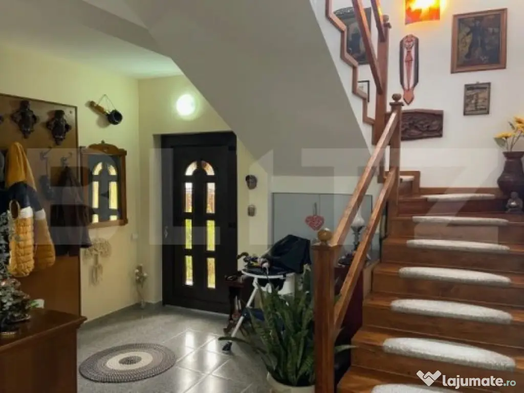 Casa de vanzare, cu 4 camere, 140 mp, zona Strada Dara