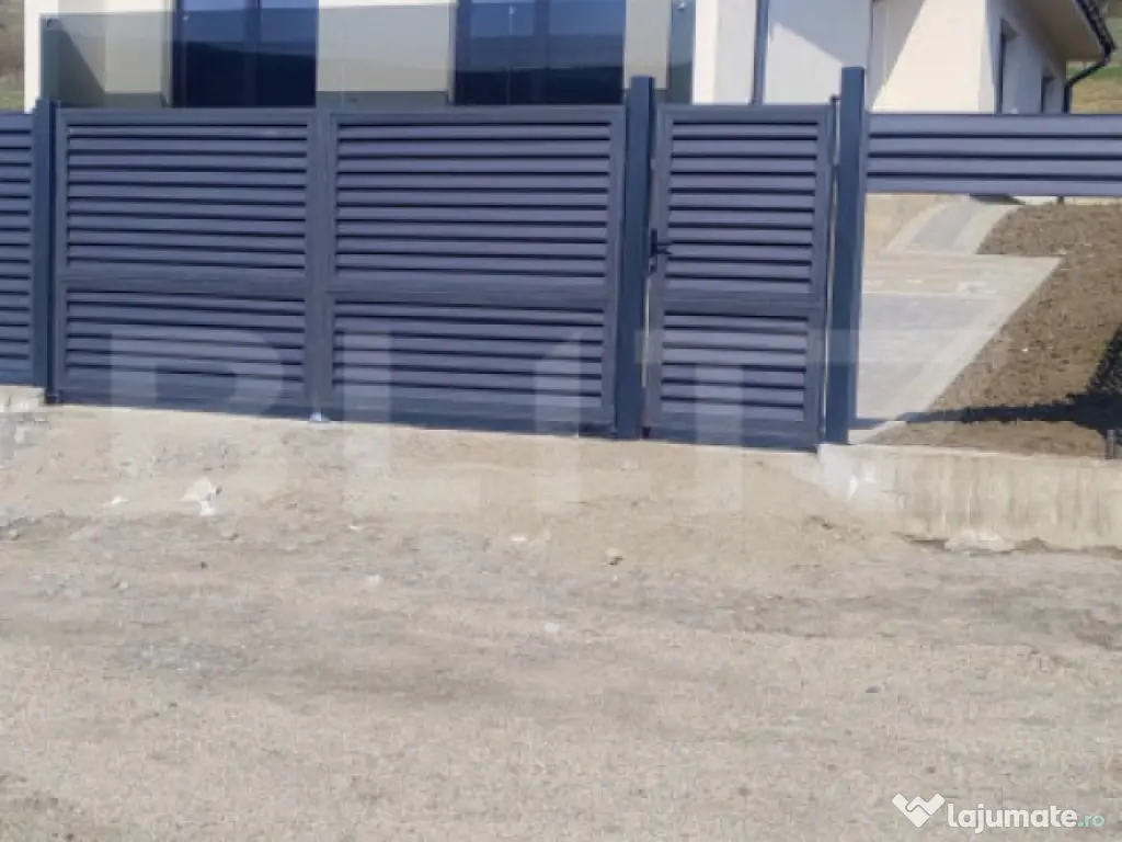 Casă de vanzare, 4 camere, 95 mp, panouri solare,teren 500