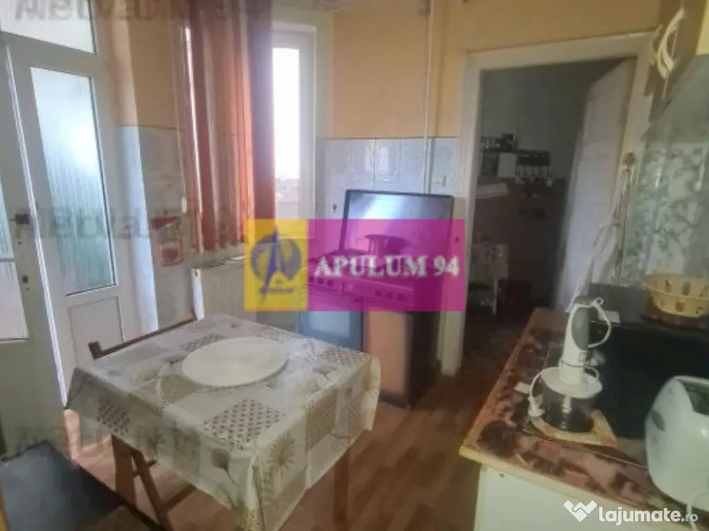 Apartament cu 3 camere de vânzare în Câmpina