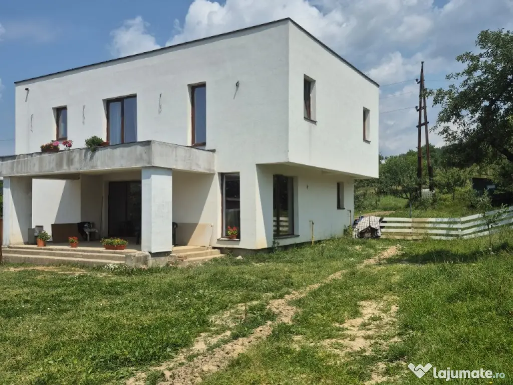 Str. Corbului, casa P+1, 30 ari teren 