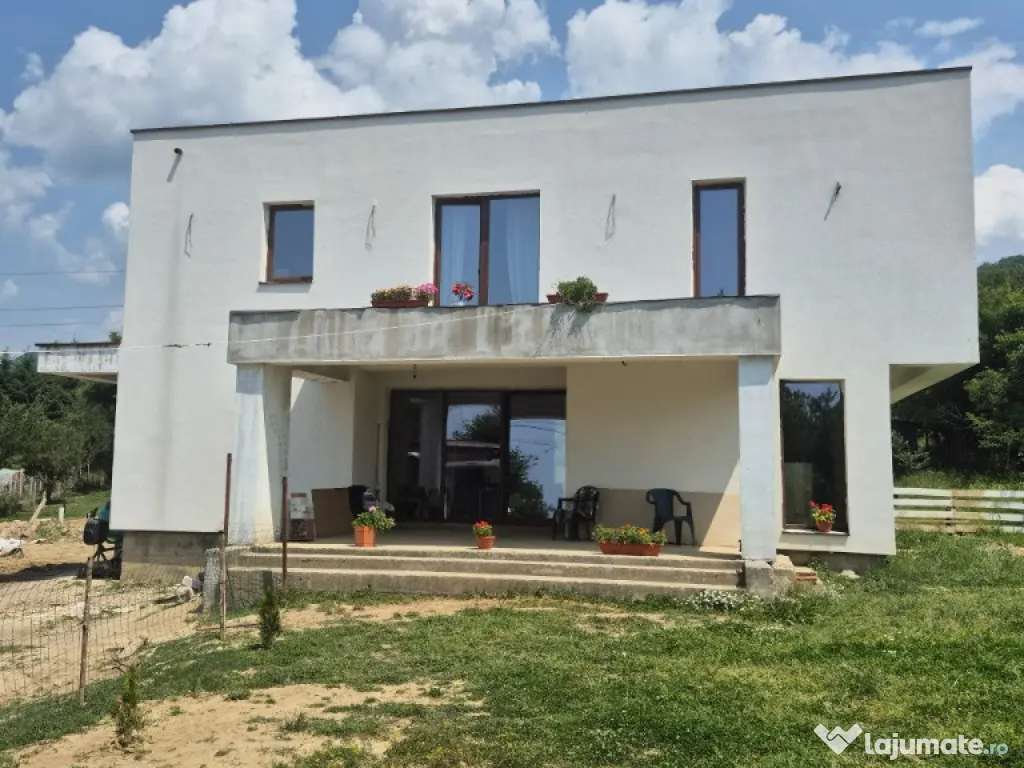 Str. Corbului, casa P+1, 30 ari teren 