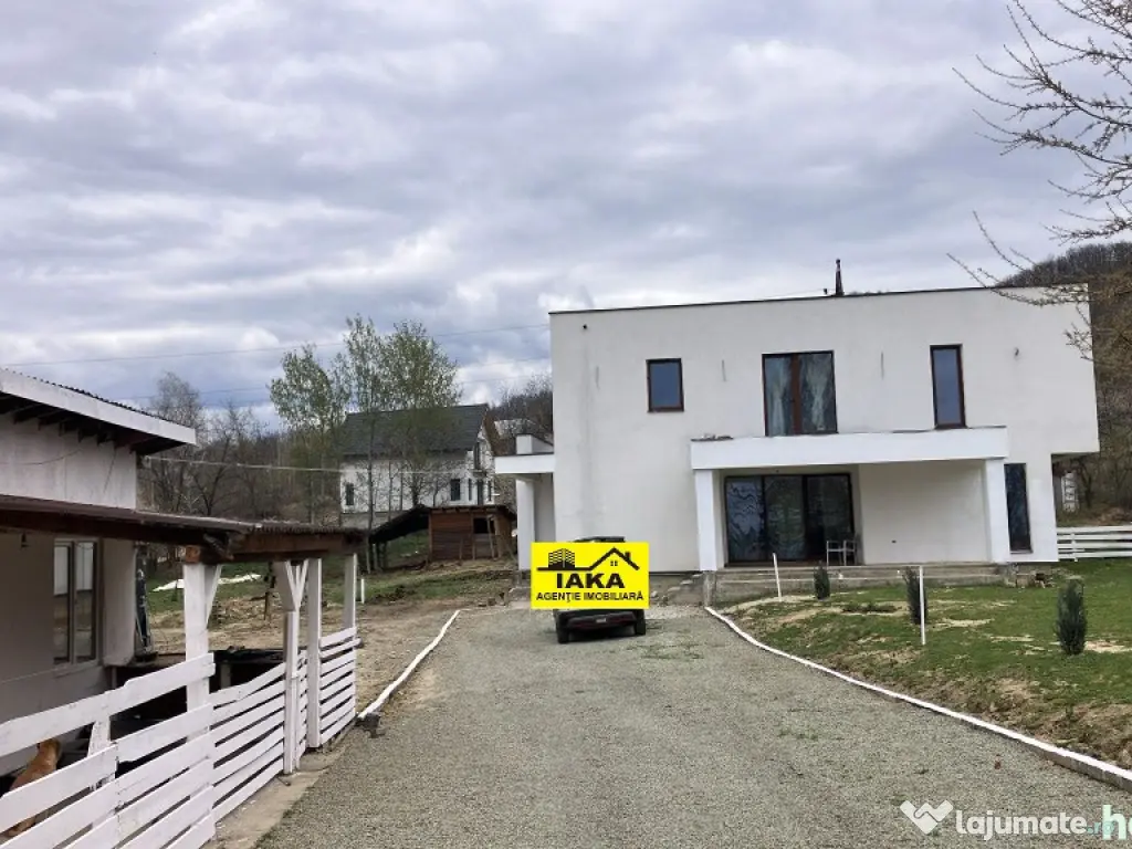 Str. Corbului, casa P+1, 30 ari teren