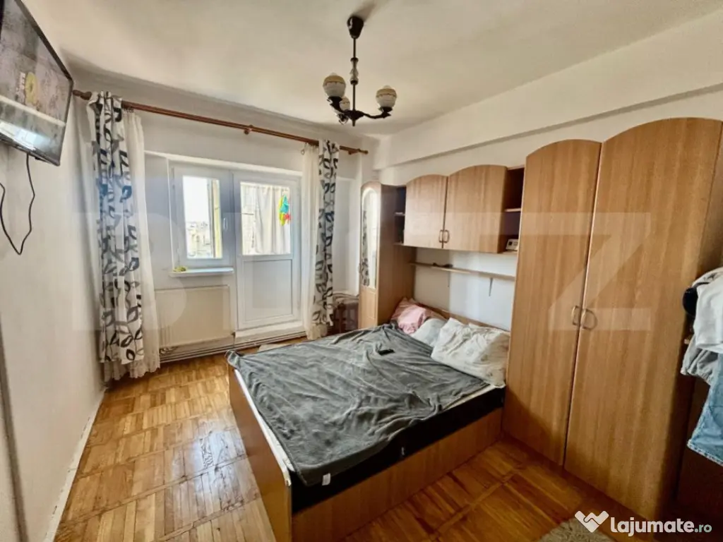 Apartament decomandat, 3 camere, 79mp, zona Piața Mare