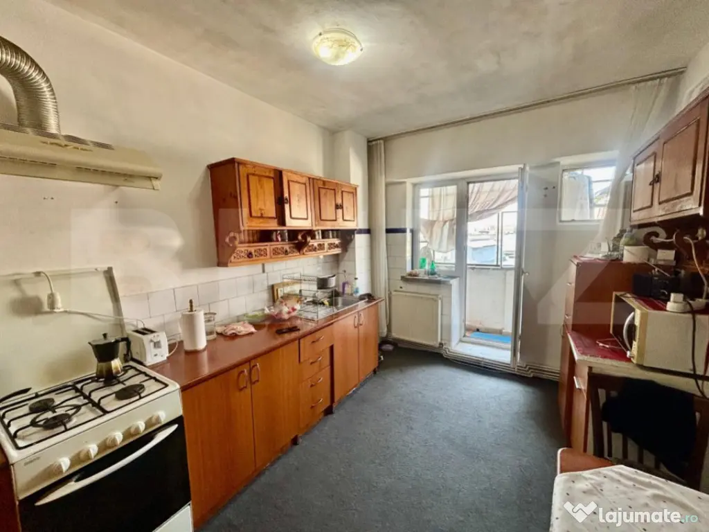 Apartament decomandat, 3 camere, 79mp, zona Piața Mare