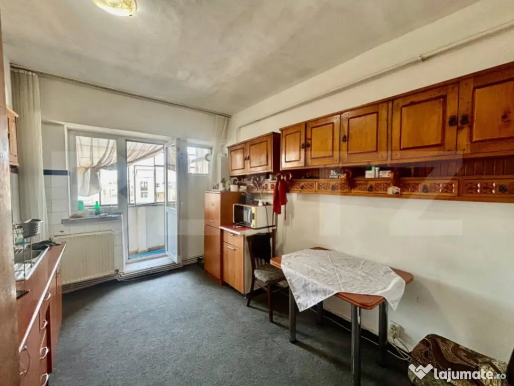 Apartament decomandat, 3 camere, 79mp, zona Piața Mare