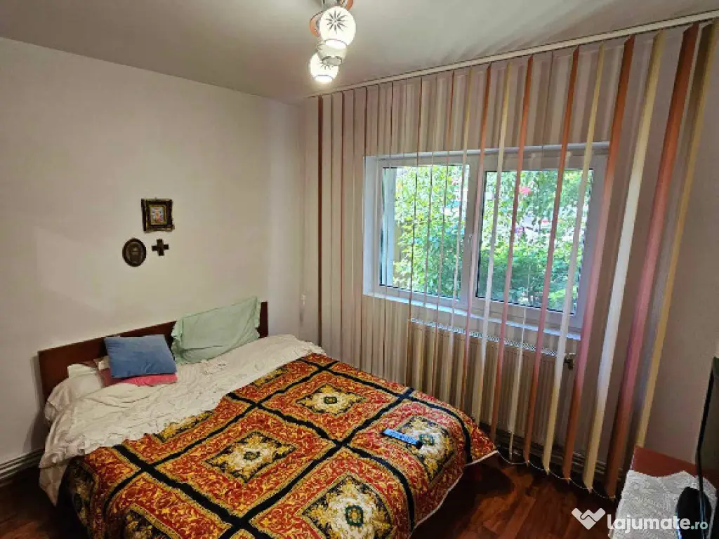 Apartament 3 camere, zona Piata Mare